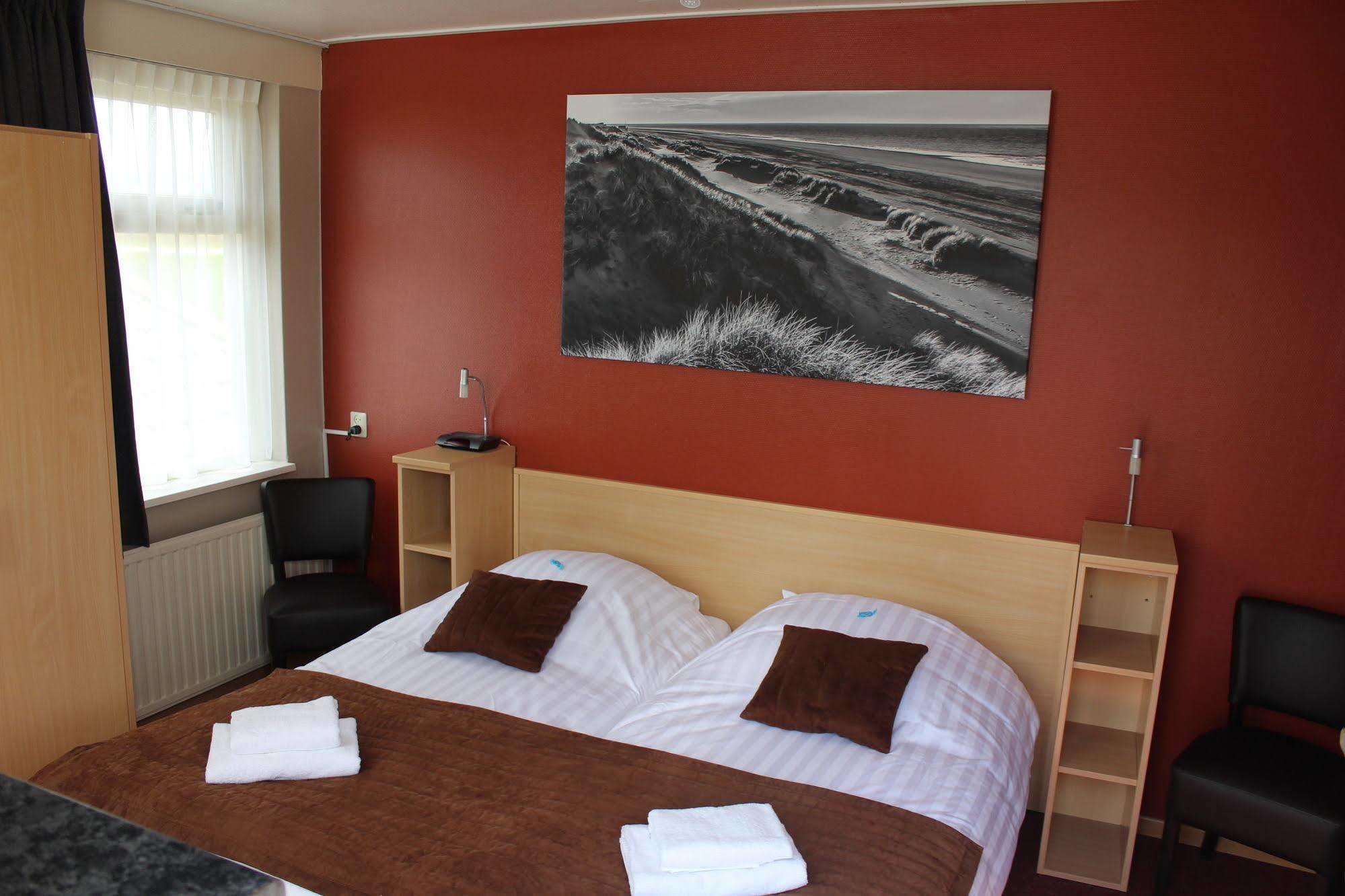 Hotel Restaurant 'T Klokje Renesse Kültér fotó